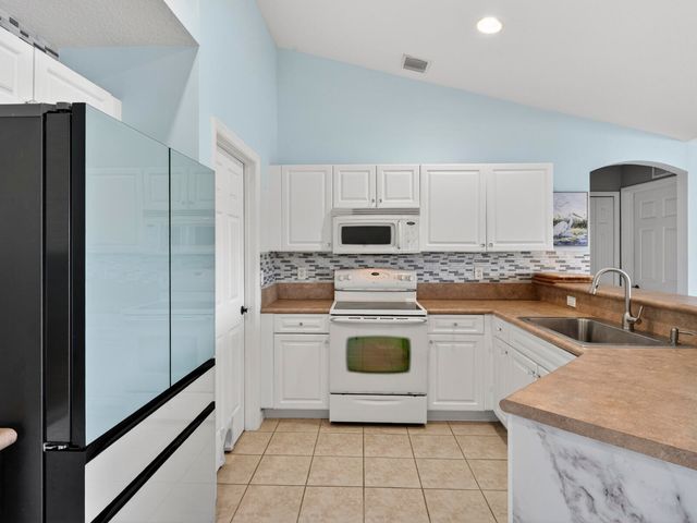 531 High Hawk Circle, Vero Beach, FL 32962