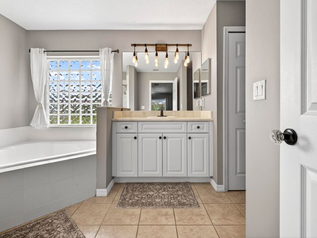 531 High Hawk Circle, Vero Beach, FL 32962