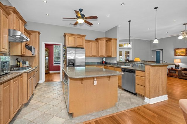 17174 Tierra Buena Drive, Plantersville, TX 77363