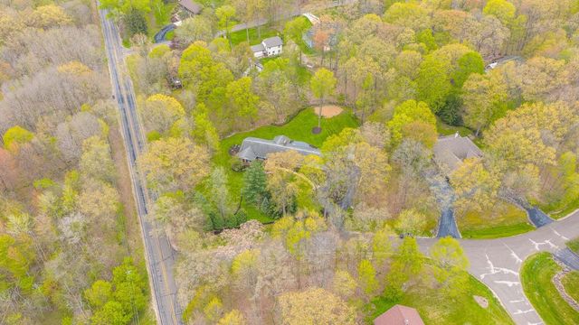 5307 Woodstone DRIVE, Slinger, WI 53086