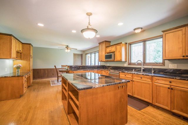 5307 Woodstone DRIVE, Slinger, WI 53086