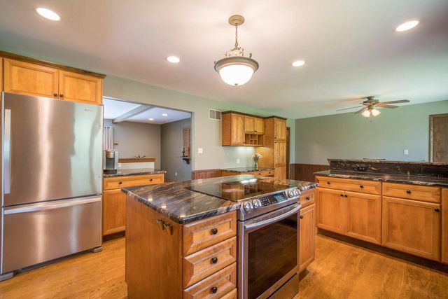 5307 Woodstone DRIVE, Slinger, WI 53086