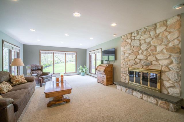 5307 Woodstone DRIVE, Slinger, WI 53086