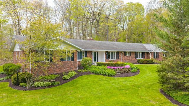 5307 Woodstone DRIVE, Slinger, WI 53086