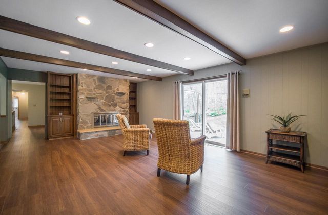 5307 Woodstone DRIVE, Slinger, WI 53086