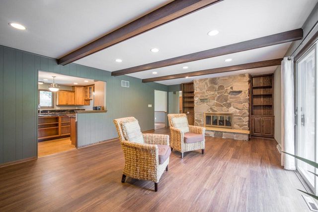 5307 Woodstone DRIVE, Slinger, WI 53086