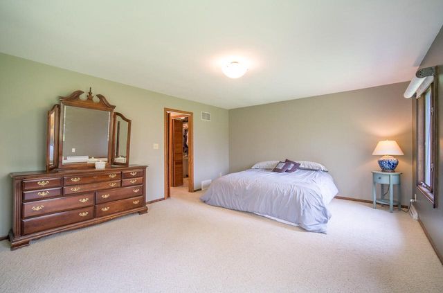 5307 Woodstone DRIVE, Slinger, WI 53086