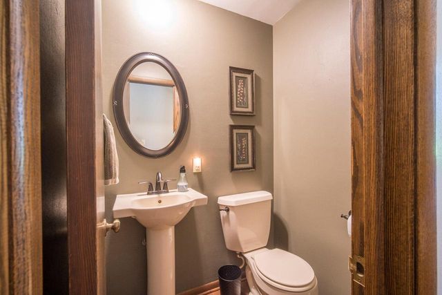 5307 Woodstone DRIVE, Slinger, WI 53086