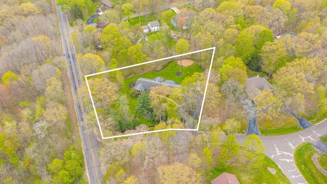 5307 Woodstone DRIVE, Slinger, WI 53086