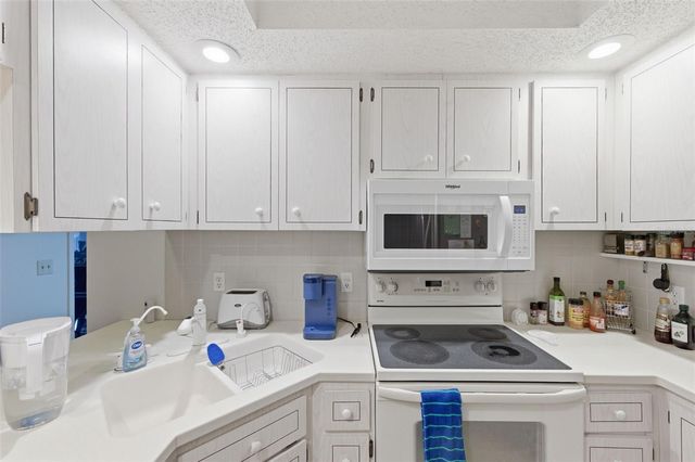 1009 S BAYSHORE BOULEVARD 204, Safety Harbor, FL 34695