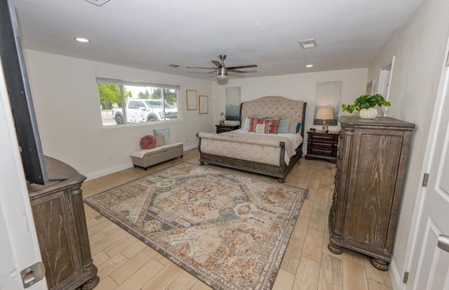 2064 Ashlan Avenue, Clovis, CA 93611