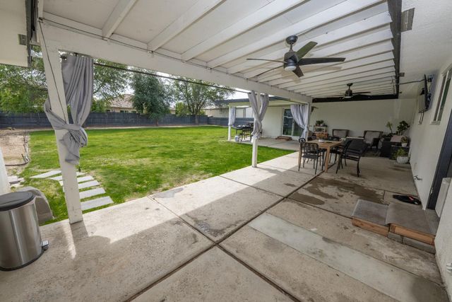 2064 Ashlan Avenue, Clovis, CA 93611