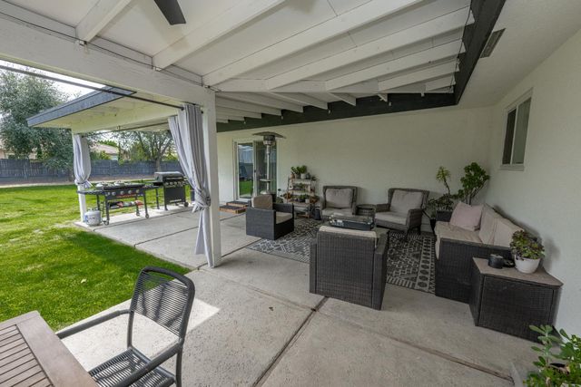 2064 Ashlan Avenue, Clovis, CA 93611
