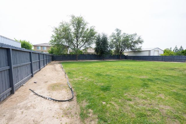 2064 Ashlan Avenue, Clovis, CA 93611