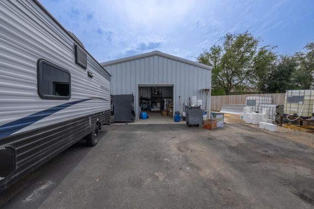 2064 Ashlan Avenue, Clovis, CA 93611