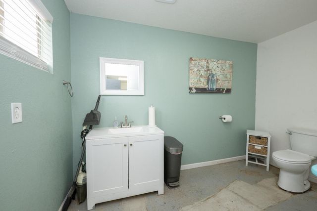 2064 Ashlan Avenue, Clovis, CA 93611