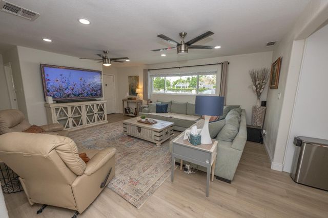 2064 Ashlan Avenue, Clovis, CA 93611