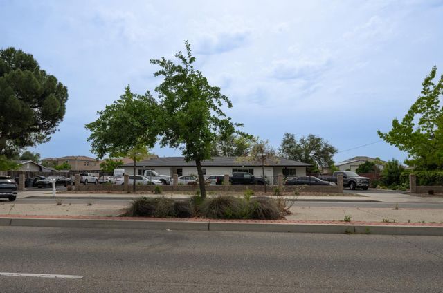 2064 Ashlan Avenue, Clovis, CA 93611
