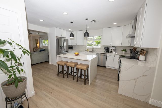 2064 Ashlan Avenue, Clovis, CA 93611