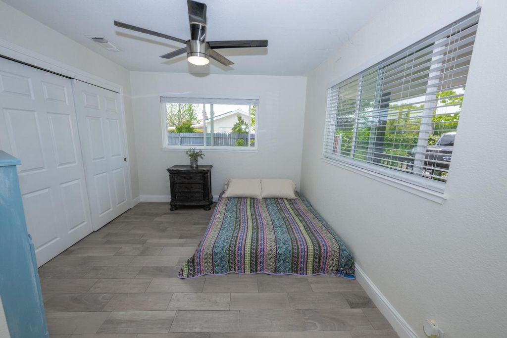 Image 14 of property listing at 2064 Ashlan Avenue, Clovis, CA 93611