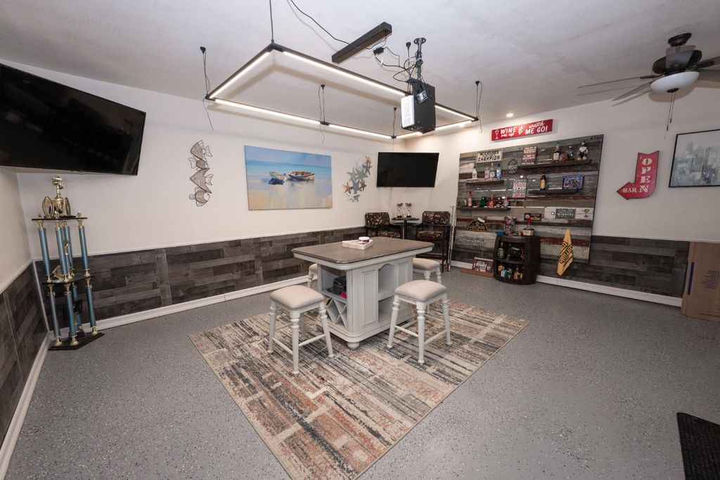 Image 19 of property listing at 2064 Ashlan Avenue, Clovis, CA 93611