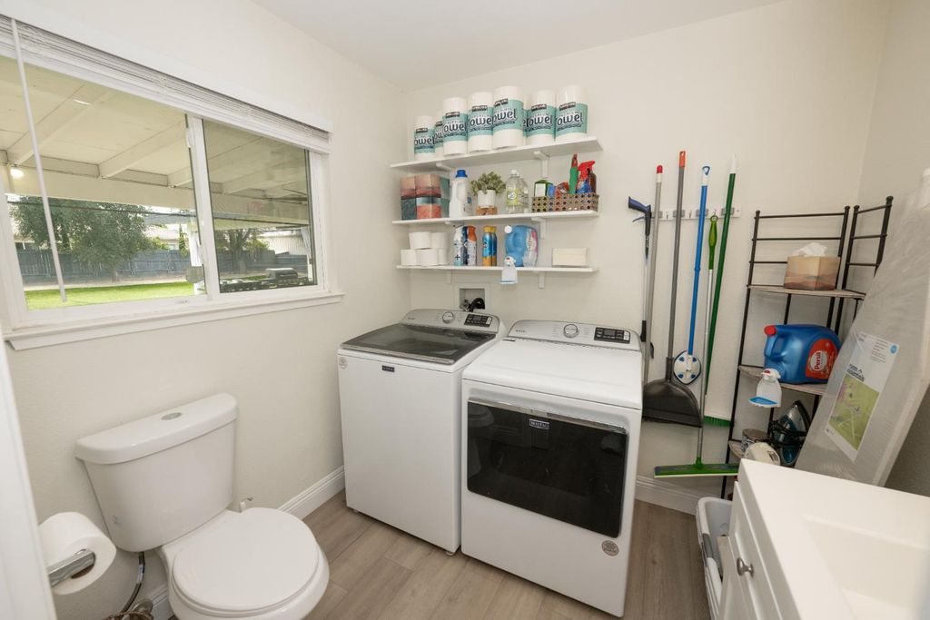 Image 20 of property listing at 2064 Ashlan Avenue, Clovis, CA 93611