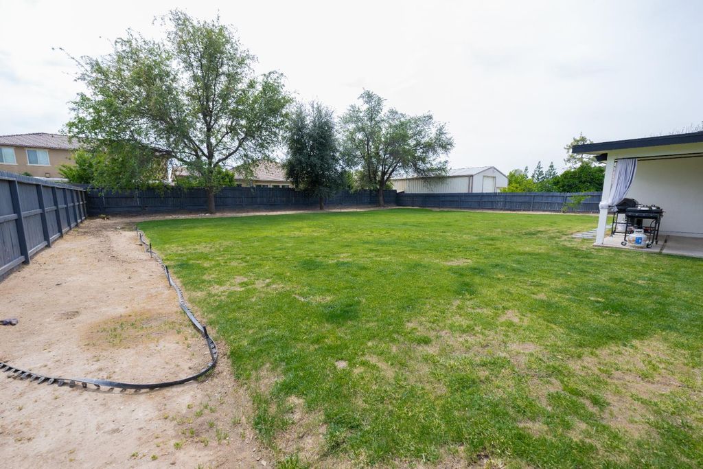 Image 23 of property listing at 2064 Ashlan Avenue, Clovis, CA 93611