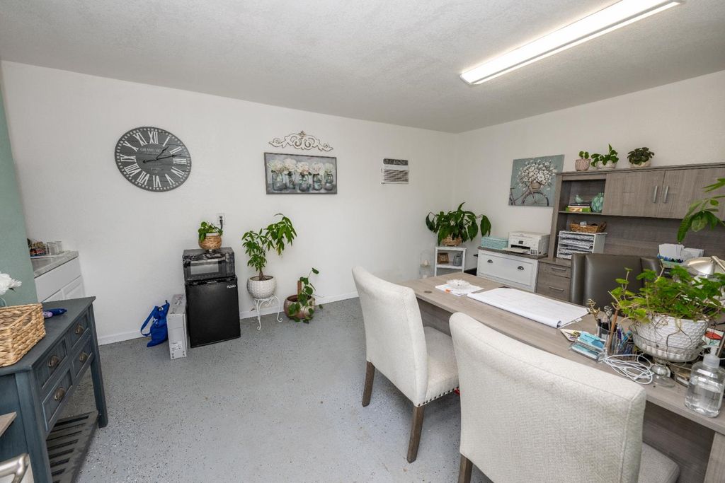 Image 28 of property listing at 2064 Ashlan Avenue, Clovis, CA 93611