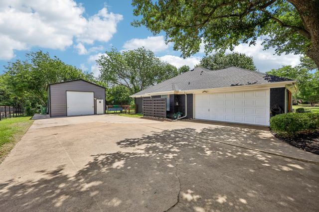 925 Meadow Drive, Copper Canyon, TX 75077