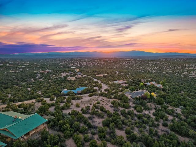 18 Tanoito, Santa Fe, NM 87506