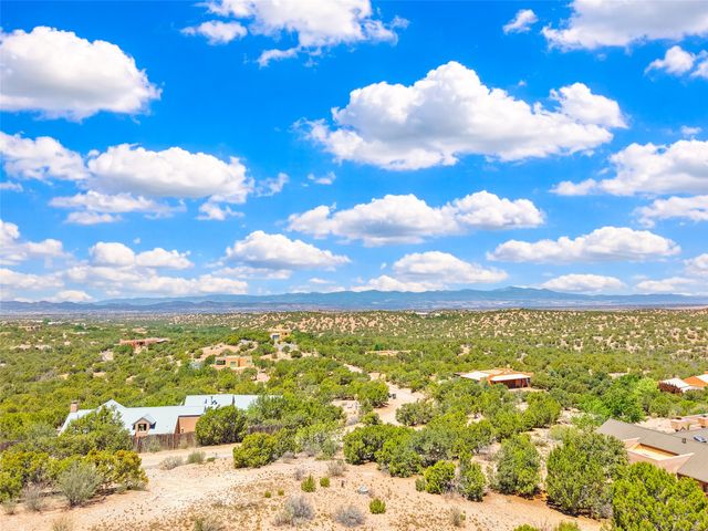 18 Tanoito, Santa Fe, NM 87506
