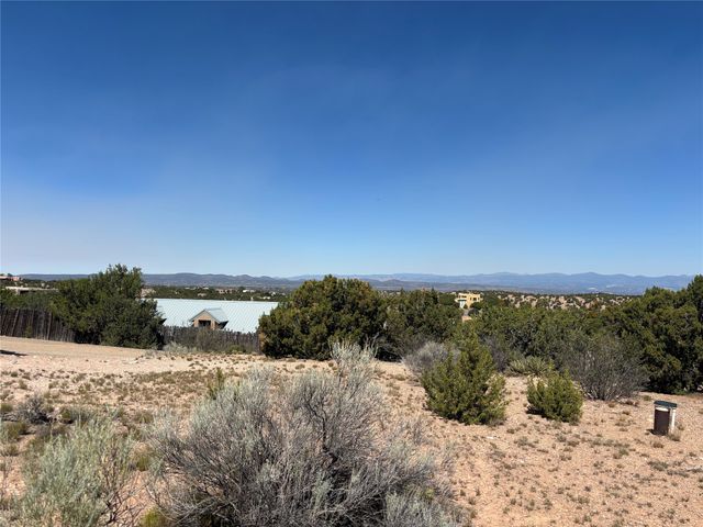 18 Tanoito, Santa Fe, NM 87506