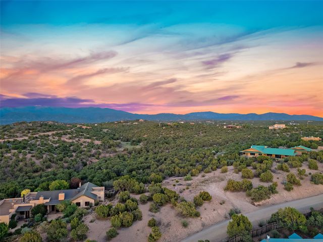 18 Tanoito, Santa Fe, NM 87506