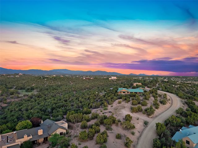 18 Tanoito, Santa Fe, NM 87506