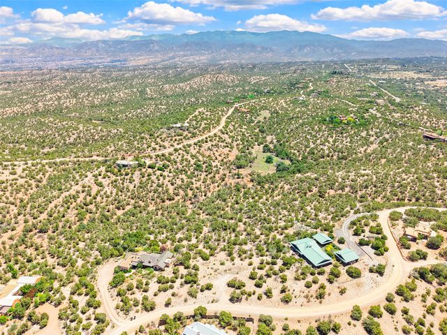 18 Tanoito, Santa Fe, NM 87506