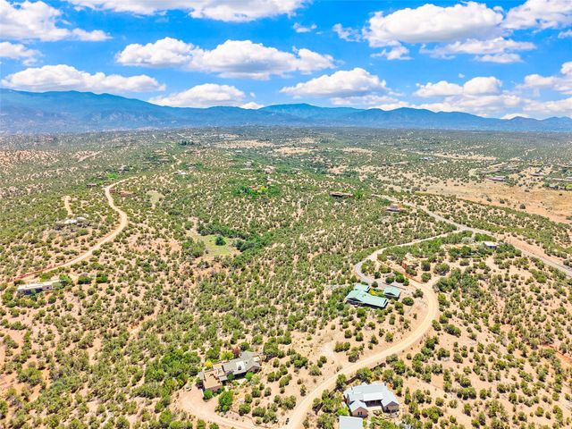 18 Tanoito, Santa Fe, NM 87506