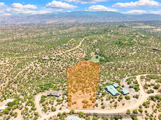 18 Tanoito, Santa Fe, NM 87506