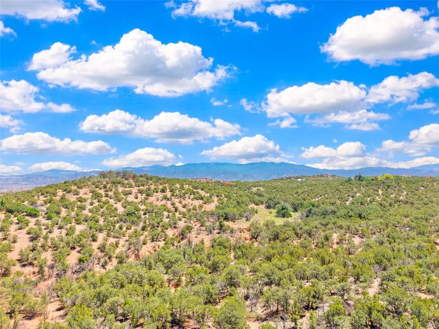 18 Tanoito, Santa Fe, NM 87506