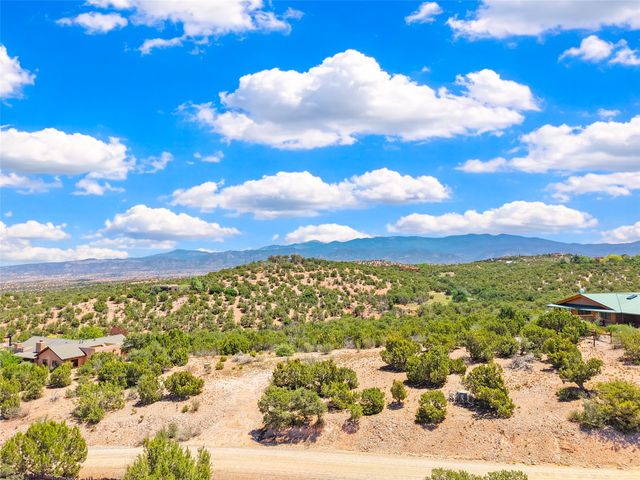 18 Tanoito, Santa Fe, NM 87506