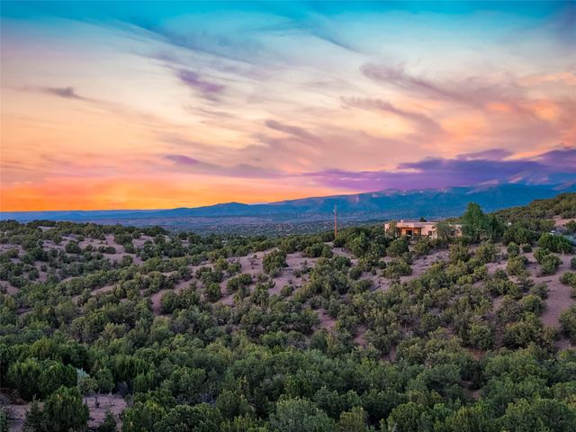 18 Tanoito, Santa Fe, NM 87506
