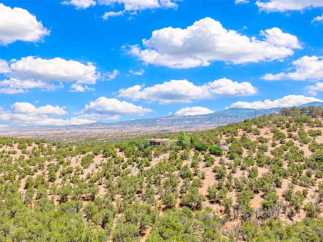 18 Tanoito, Santa Fe, NM 87506
