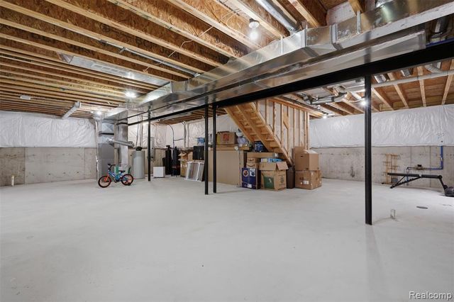 58814 Falabella Drive, South Lyon, MI 48178