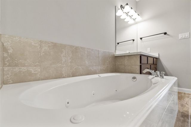 521 Ironwood Forest Drive, Richmond, TX 77469