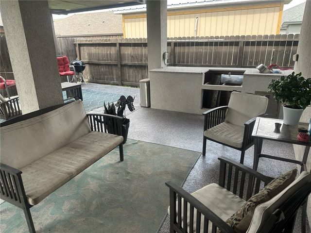9521 Royal Oak Dr, Corpus Christi, TX 78410