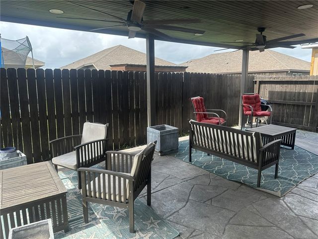 9521 Royal Oak Dr, Corpus Christi, TX 78410