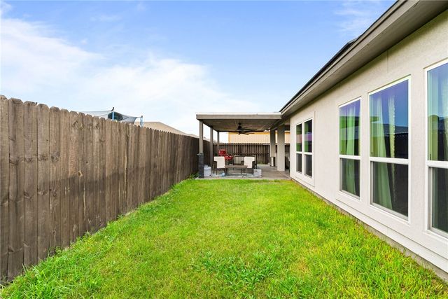 9521 Royal Oak Dr, Corpus Christi, TX 78410