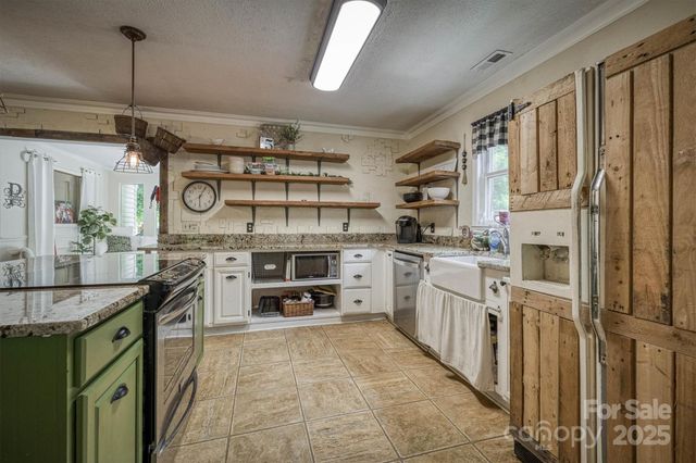 665 Will Robbins Lane, Newland, NC 28657