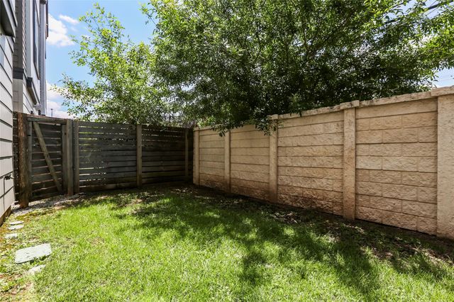 1416 Waterloo Shore LN 3, Austin, TX 78741