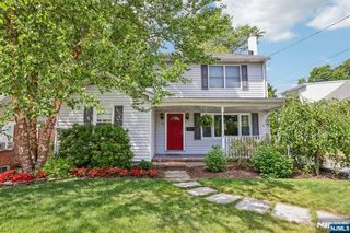 11 Woodward Avenue, Bloomingdale, NJ 07403