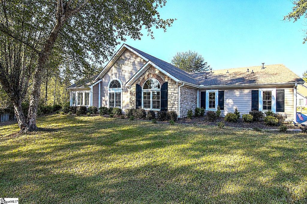 158 Grinders Circle, Greer, SC 29650